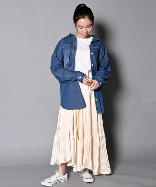 UNDERWRAPS(アンダーラップス)の「BIGデニムシャツ(M3)(シャツ/ブラウス・レディース・インディゴブルー/ケミカルウォッシュ・LARGE/MEDIUM)」の9枚目の写真