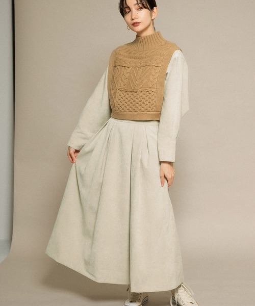 KBF（ケイビーエフ）の「【WEB/一部店舗限定】コーデュロイボリュームワンピース（ワンピース・レディース・オフホワイト/ネイビー/パープル・SMALL/MEDIUM）」の5枚目の写真