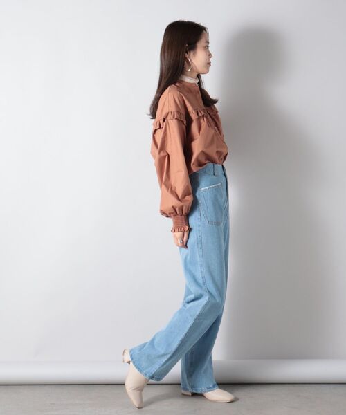 fredy couleur（フレディクルール）の「ヨーク切替フリルブラウス（シャツ/ブラウス・レディース・ベージュ系その他4/ベージュ系その他3/キャメル/オフホワイト・38）」の6枚目の写真
