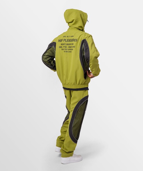 HUF(ハフ)の「PLEASURES DARTON TRACK JACKET / HUF プレジャーズ コラボ トラックジャケット(ブルゾン・メンズ・グリーン・MEDIUM/LARGE/X-LARGE)」の7枚目の写真
