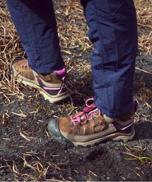 KEEN（キーン）の「TARGHEE III MID WP / ターギー スリー ミッド ウォータープルーフ / レディース 登山靴 トレッキングシューズ 防水（スニーカー）」
