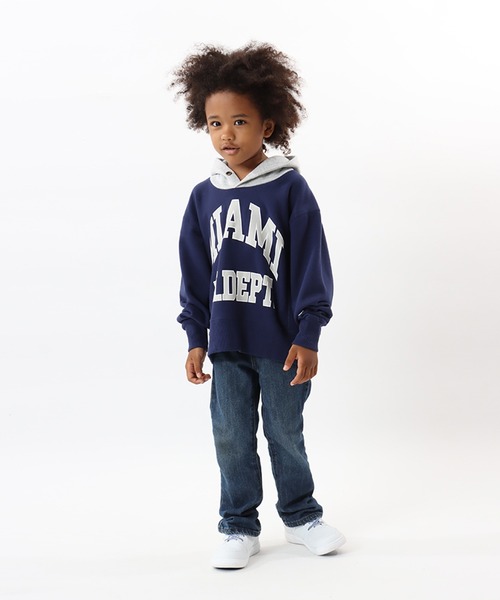 Champion(チャンピオン)の「【Champion/チャンピオン】キッズ リバースウィーブ(R) フーデッドスウェットシャツ(パーカー・キッズ・シルバーグレー/オレンジ/ネイビー・120/110/130/140/100)」の19枚目の写真