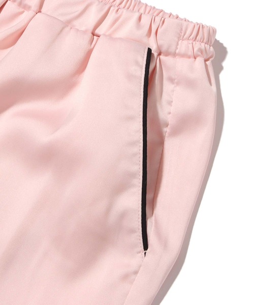 UGG（アグ）の「UGG@mos パイピングサテン ショートパンツ（その他パンツ・レディース・ネイビー/ピンク・M/L）」の5枚目の写真