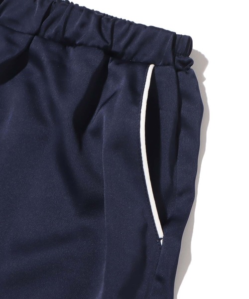 UGG（アグ）の「UGG@mos パイピングサテン ショートパンツ（その他パンツ・レディース・ネイビー/ピンク・M/L）」の13枚目の写真