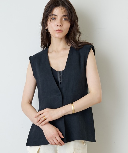 Whim Gazette（ウィムガゼット）の「リネンVネックジレ（ベスト）」 - WEAR