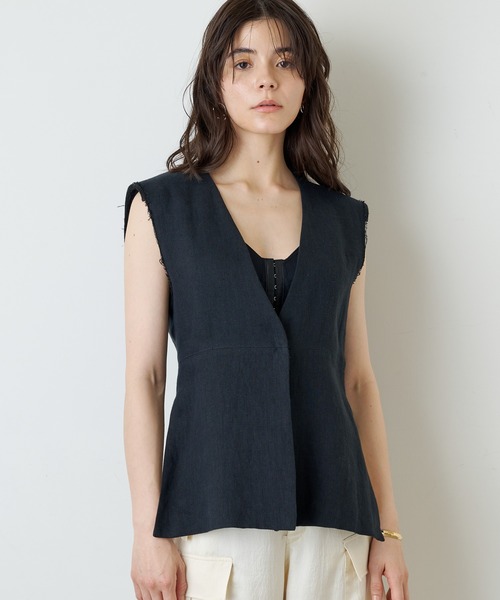 Whim Gazette（ウィムガゼット）の「リネンVネックジレ（ベスト）」 - WEAR