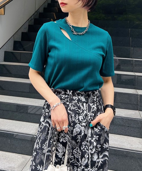 PAGEBOY（ページボーイ）の「スリットオープンリブプルオーバー（Tシャツ/カットソー・レディース・ブラック/オフホワイト/ホワイト系その他/ターコイズブルー・FREE）」の4枚目の写真