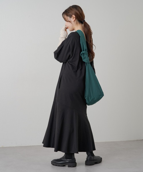 Kastane(カスタネ)の「【2022AWアイテム/WEB限定】カットティアードマキシワンピース(ワンピース・レディース・ブラック/アイボリー・1/2/0)」の17枚目の写真