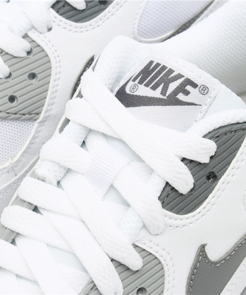 CIAOPANIC（チャオパニック）の「【NIKE】エアマックス90エッセンシ（スニーカー・レディース・ホワイト/ネイビー・25/23/24）」の6枚目の写真