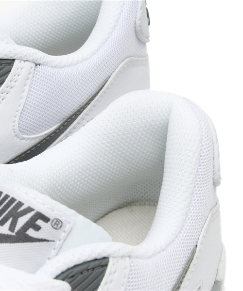 CIAOPANIC（チャオパニック）の「【NIKE】エアマックス90エッセンシ（スニーカー・レディース・ホワイト/ネイビー・25/23/24）」の7枚目の写真