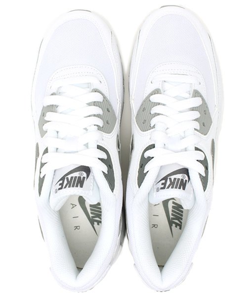 CIAOPANIC（チャオパニック）の「【NIKE】エアマックス90エッセンシ（スニーカー・レディース・ホワイト/ネイビー・25/23/24）」の9枚目の写真