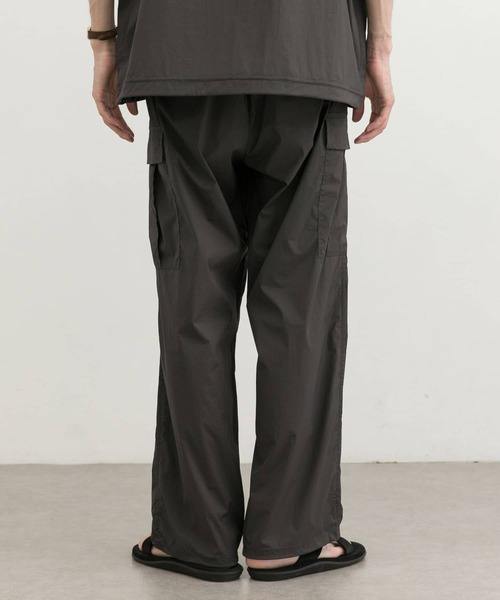 URBAN RESEARCH(アーバンリサーチ)の「AIR NYLON イージーカーゴパンツ(その他パンツ・メンズ・チャコールグレー/ブラック・SMALL/X-LARGE/MEDIUM/LARGE)」の9枚目の写真