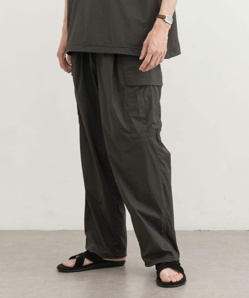 URBAN RESEARCH(アーバンリサーチ)の「AIR NYLON イージーカーゴパンツ(その他パンツ・メンズ・チャコールグレー/ブラック・SMALL/X-LARGE/MEDIUM/LARGE)」の6枚目の写真