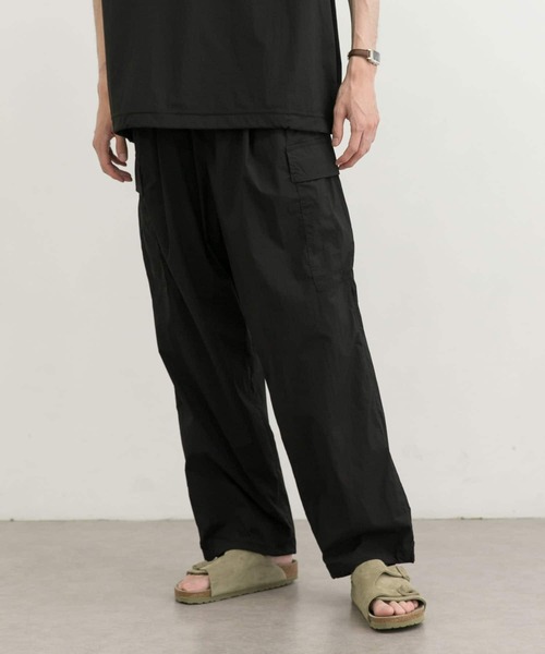 URBAN RESEARCH(アーバンリサーチ)の「AIR NYLON イージーカーゴパンツ(その他パンツ・メンズ・チャコールグレー/ブラック・SMALL/X-LARGE/MEDIUM/LARGE)」の3枚目の写真