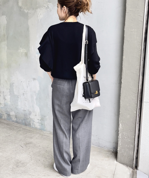 Spick & Span（スピックアンドスパン）の「ウォッシャブルウールフリル ニットプルオーバー（ニット/セーター・レディース・チャコールグレー/ブラック/グリーン・FREE）」の5枚目の写真