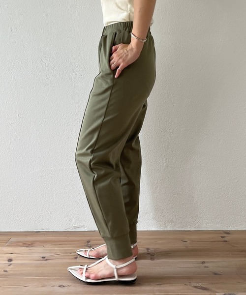wee9s（ウィークス）の「center line ponte pants / センターラインポンチパンツ（スウェットパンツ・レディース・ブラック/ブラウン/カーキ/アイボリー・FREE）」の13枚目の写真