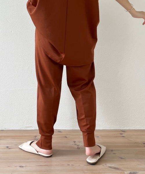 wee9s（ウィークス）の「center line ponte pants / センターラインポンチパンツ（スウェットパンツ・レディース・ブラック/ブラウン/カーキ/アイボリー・FREE）」の11枚目の写真
