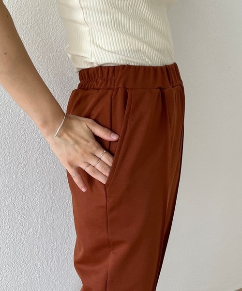 wee9s（ウィークス）の「center line ponte pants / センターラインポンチパンツ（スウェットパンツ・レディース・ブラック/ブラウン/カーキ/アイボリー・FREE）」の22枚目の写真