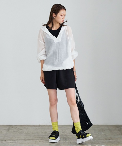 KOBE LETTUCE(コウベレタス)の「シアーフーディトップス(パーカー・レディース・オフホワイト/ベージュ/カーキ/ブラック系・FREE)」の5枚目の写真