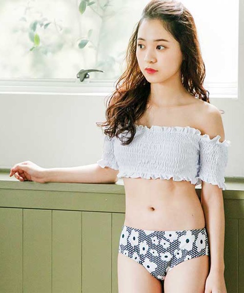 オフショルダーフラワーパンツビキニ（水着）｜Isn't She?（イズントシー）