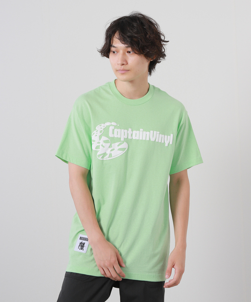JOURNAL STANDARD(ジャーナルスタンダード)の「【RECOGNIZE】 CAPTAIN VINYL T-SH(Tシャツ/カットソー・メンズ・サックスブルー/ピンク/イエロー/グリーン・LARGE/X-LARGE)」の2枚目の写真