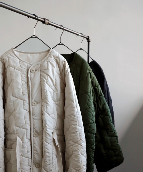 antiqua(アンティカ)の「×着方次第で印象変わる。キルティングジャケット(ダウンジャケット/コート・レディース・ホワイト/ブラック/カーキ・FREE)」の4枚目の写真