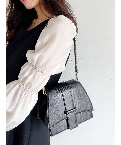 RESEXXY（リゼクシー）の「チェーンハンドルコンパクトバッグ（ハンドバッグ・レディース・ブラック/ブルー/ブラウン・FREE）」の2枚目の写真