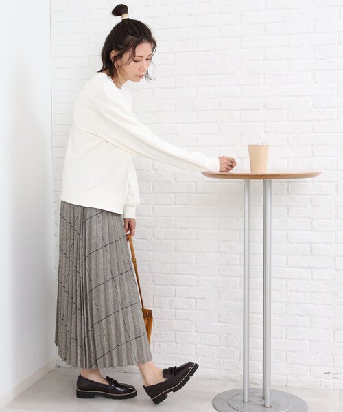 SHOO・LA・RUE（シューラルー）の「◆バリエーション豊富な12色展開！！プリント スウェット（スウェット・レディース・ダークグリーン系3/アイボリー/ブラック系4/ネイビー/ピンク系5/グレー系/ブラック系6/ライトグレー系3/アイボリー系5/アイボリー系6/ダークグリーン系5/グレー系4・03/02）」の16枚目の写真