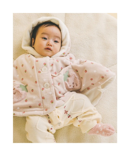 SLAP SLIP BABY（スラップスリップベビー）の「SLAPSLIPBABY/イチゴ花総柄ファーパッチ裏ボアマントベビー(50~90cm)（ポンチョ・キッズ・オフホワイト/ピンク・ONESIZE）」の14枚目の写真