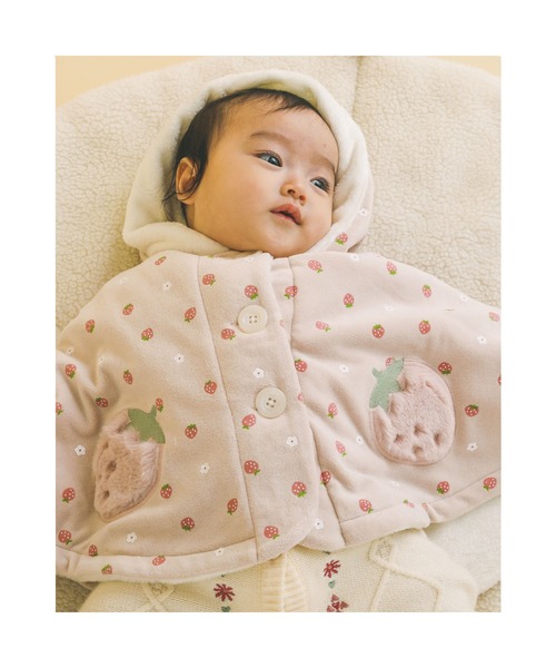 SLAP SLIP BABY（スラップスリップベビー）の「SLAPSLIPBABY/イチゴ花総柄ファーパッチ裏ボアマントベビー(50~90cm)（ポンチョ・キッズ・オフホワイト/ピンク・ONESIZE）」の20枚目の写真