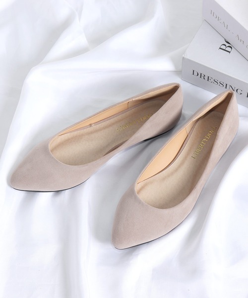 LibertyDoll（リバティードール）の「ポインテッドトゥフラット走れる美脚パンプス（パンプス・レディース・パイソン/ゴールド系その他/その他1/ベージュ系その他/ライトグリーン/ブラック系その他4/ピンクゴールド/ダークブラウン/ベージュ系その他3/シルバー/レオパード/オレンジ/ブラック系その他/グレイッシュベージュ/キャメル/ゼブラ/ブラウン系その他2/ネイビー/サックスブルー/パープル/その他/モスグリーン/シルバー系その他2/ピンク/グリーン系その他/アイボリー/ブラック系その他2/ワイン/チェック/ブラック/ブルー系その他/ベージュ系その他2/ベージュ/ブラック系その他6/ブラウン系その他/グレー/マスタード/シルバー系その他/ブラック系その他7/ブラック系その他5/ホワイト系その他3/ブルー系その他2/ピンクベージュ/レッド/グレー系その他/その他2/ホワイト系その他2/ロイヤルブルー/ホワイト系その他/ゴールド/ゴールド系その他2/ブラウン/ホワイト/ブラック系その他3/ライトブルー/ピンク系その他/イエロー系その他・SS/L/LL/M/4L/XXS/S/3L）」の20枚目の写真