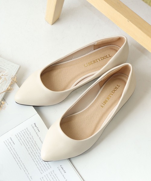 LibertyDoll（リバティードール）の「ポインテッドトゥフラット走れる美脚パンプス（パンプス・レディース・パイソン/ゴールド系その他/その他1/ベージュ系その他/ライトグリーン/ブラック系その他4/ピンクゴールド/ダークブラウン/ベージュ系その他3/シルバー/レオパード/オレンジ/ブラック系その他/グレイッシュベージュ/キャメル/ゼブラ/ブラウン系その他2/ネイビー/サックスブルー/パープル/その他/モスグリーン/シルバー系その他2/ピンク/グリーン系その他/アイボリー/ブラック系その他2/ワイン/チェック/ブラック/ブルー系その他/ベージュ系その他2/ベージュ/ブラック系その他6/ブラウン系その他/グレー/マスタード/シルバー系その他/ブラック系その他7/ブラック系その他5/ホワイト系その他3/ブルー系その他2/ピンクベージュ/レッド/グレー系その他/その他2/ホワイト系その他2/ロイヤルブルー/ホワイト系その他/ゴールド/ゴールド系その他2/ブラウン/ホワイト/ブラック系その他3/ライトブルー/ピンク系その他/イエロー系その他・SS/L/LL/M/4L/XXS/S/3L）」の6枚目の写真