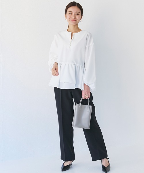 INCEDE（インシード）の「ビッグパール ボリューム袖ペプラムブラウス（シャツ/ブラウス・レディース・ブラック/オフホワイト/サックスブルー・LL/3L/4L/M/L）」の8枚目の写真