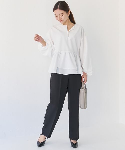 INCEDE（インシード）の「ビッグパール ボリューム袖ペプラムブラウス（シャツ/ブラウス・レディース・ブラック/オフホワイト/サックスブルー・LL/3L/4L/M/L）」の9枚目の写真