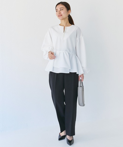 INCEDE（インシード）の「ビッグパール ボリューム袖ペプラムブラウス（シャツ/ブラウス・レディース・ブラック/オフホワイト/サックスブルー・LL/3L/4L/M/L）」の10枚目の写真