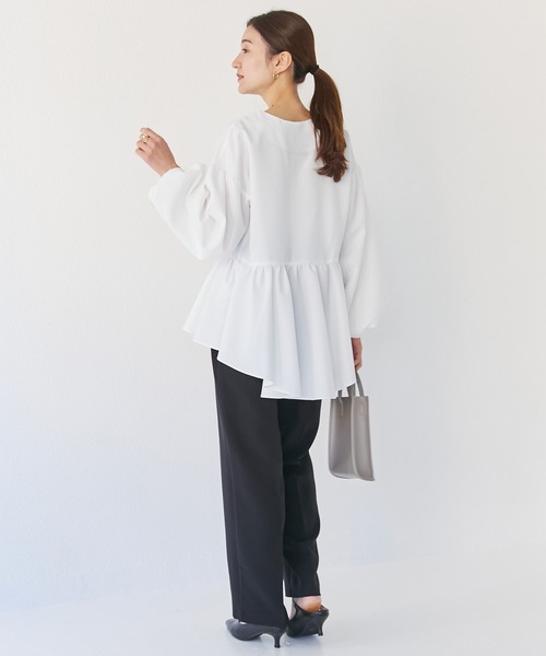 INCEDE（インシード）の「ビッグパール ボリューム袖ペプラムブラウス（シャツ/ブラウス・レディース・ブラック/オフホワイト/サックスブルー・LL/3L/4L/M/L）」の12枚目の写真