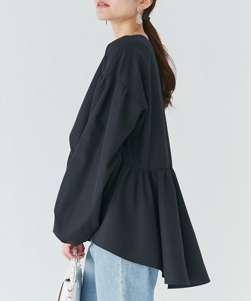 INCEDE（インシード）の「ビッグパール ボリューム袖ペプラムブラウス（シャツ/ブラウス・レディース・ブラック/オフホワイト/サックスブルー・LL/3L/4L/M/L）」の15枚目の写真