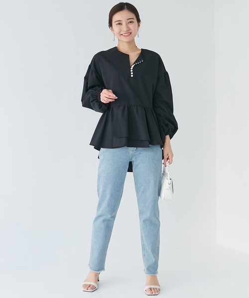 INCEDE（インシード）の「ビッグパール ボリューム袖ペプラムブラウス（シャツ/ブラウス・レディース・ブラック/オフホワイト/サックスブルー・LL/3L/4L/M/L）」の18枚目の写真