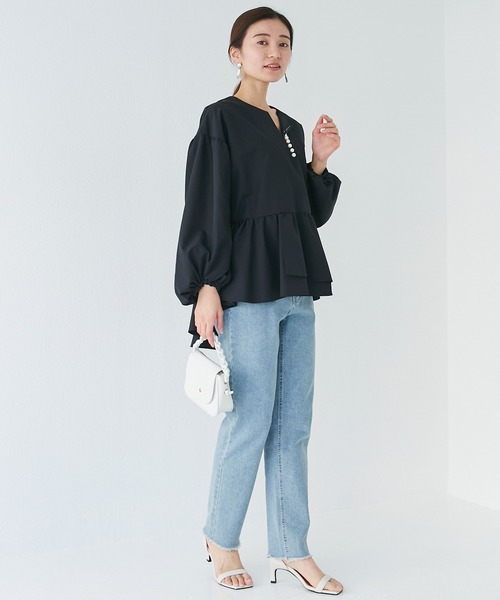INCEDE（インシード）の「ビッグパール ボリューム袖ペプラムブラウス（シャツ/ブラウス・レディース・ブラック/オフホワイト/サックスブルー・LL/3L/4L/M/L）」の19枚目の写真