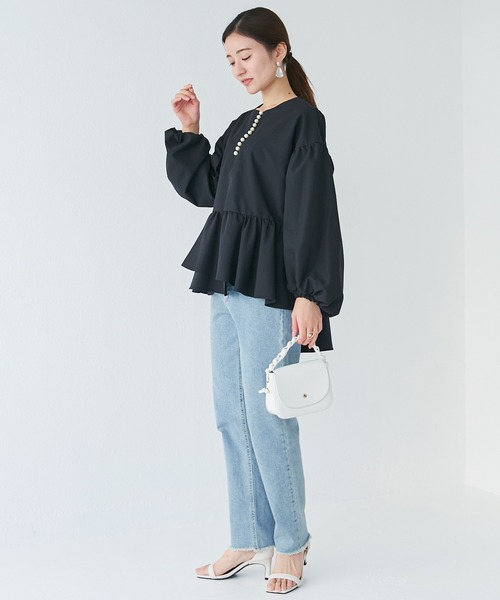 INCEDE（インシード）の「ビッグパール ボリューム袖ペプラムブラウス（シャツ/ブラウス・レディース・ブラック/オフホワイト/サックスブルー・LL/3L/4L/M/L）」の20枚目の写真
