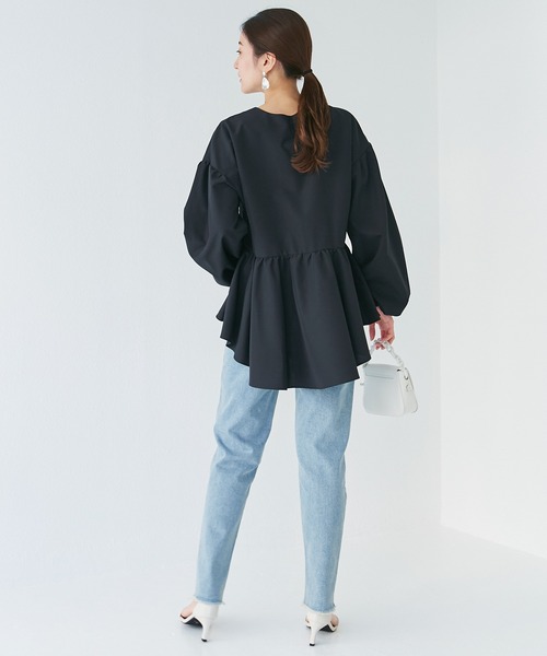 INCEDE（インシード）の「ビッグパール ボリューム袖ペプラムブラウス（シャツ/ブラウス・レディース・ブラック/オフホワイト/サックスブルー・LL/3L/4L/M/L）」の21枚目の写真