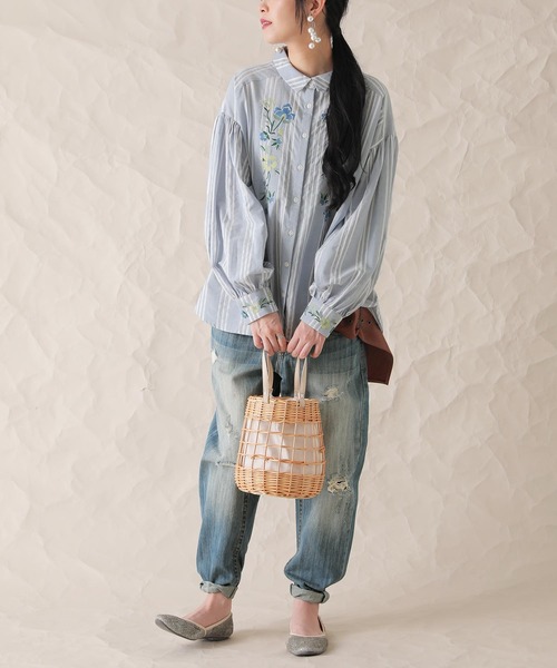 somari imagination（ソマリ イマジネーション）の「『花柄刺繍ボリューム袖シャツブラウス』（シャツ/ブラウス・レディース・サックスブルー/ホワイト・1/2）」の22枚目の写真