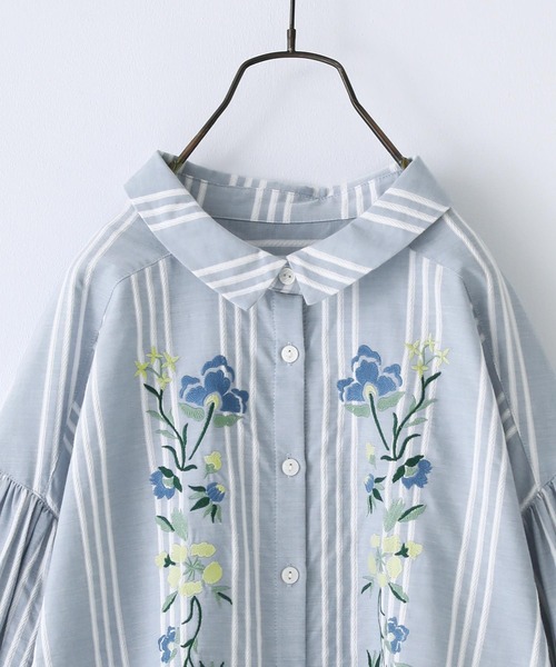 somari imagination（ソマリ イマジネーション）の「『花柄刺繍ボリューム袖シャツブラウス』（シャツ/ブラウス・レディース・サックスブルー/ホワイト・1/2）」の19枚目の写真