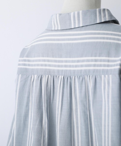 somari imagination（ソマリ イマジネーション）の「『花柄刺繍ボリューム袖シャツブラウス』（シャツ/ブラウス・レディース・サックスブルー/ホワイト・1/2）」の5枚目の写真