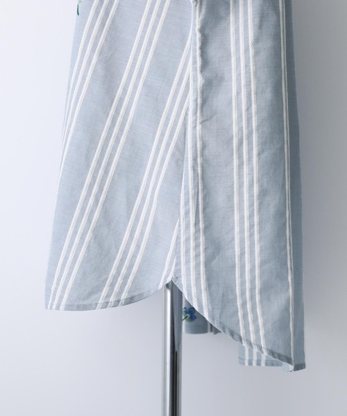 somari imagination（ソマリ イマジネーション）の「『花柄刺繍ボリューム袖シャツブラウス』（シャツ/ブラウス・レディース・サックスブルー/ホワイト・1/2）」の14枚目の写真