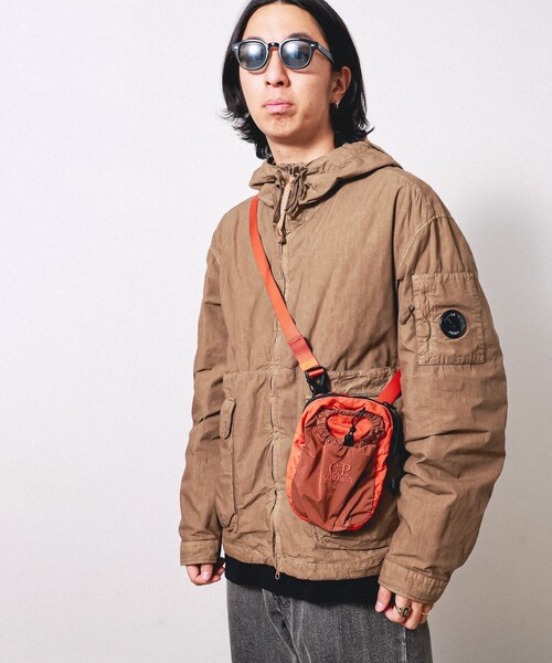C.P. COMPANY(シーピーカンパニー)の「C.P. Company / NYLON B WAISTBAG(ショルダーバッグ・メンズ・オレンジ/ブラック・ONE SIZE)」の3枚目の写真