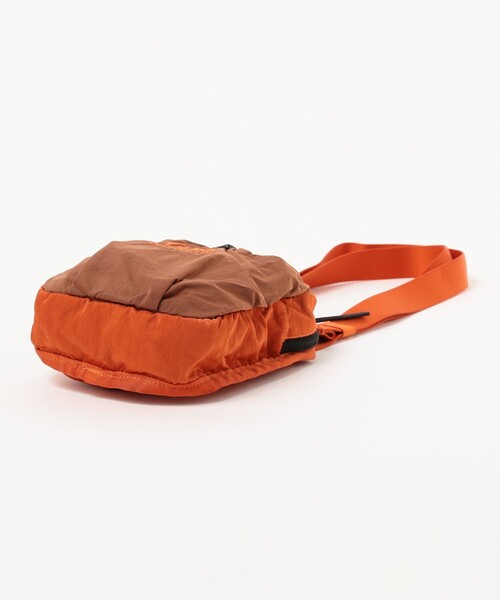 C.P. COMPANY(シーピーカンパニー)の「C.P. Company / NYLON B WAISTBAG(ショルダーバッグ・メンズ・オレンジ/ブラック・ONE SIZE)」の11枚目の写真