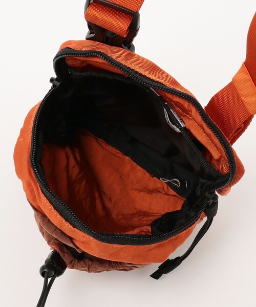 C.P. COMPANY(シーピーカンパニー)の「C.P. Company / NYLON B WAISTBAG(ショルダーバッグ・メンズ・オレンジ/ブラック・ONE SIZE)」の15枚目の写真