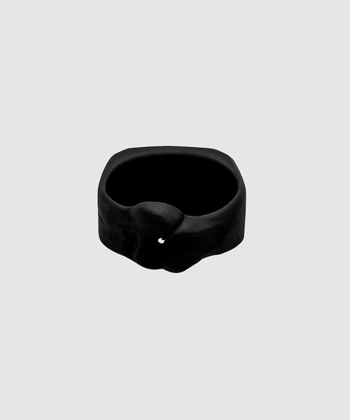 TAKAHIROMIYASHITATheSoloIst.(タカヒロミヤシタザソロイスト)の「born shaped signet ring. -M-(リング・メンズ・ゴールド/ブラック/シルバー・US8.5/US9.5)」の4枚目の写真
