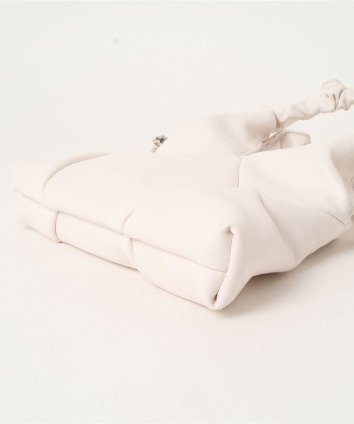 apres jour clair（アプレジュールクレア）の「【apres jour clair×ARIAZ】トライアングルミニバッグ（ハンドバッグ・レディース・アイボリー/ダークブラウン・FREE）」の6枚目の写真